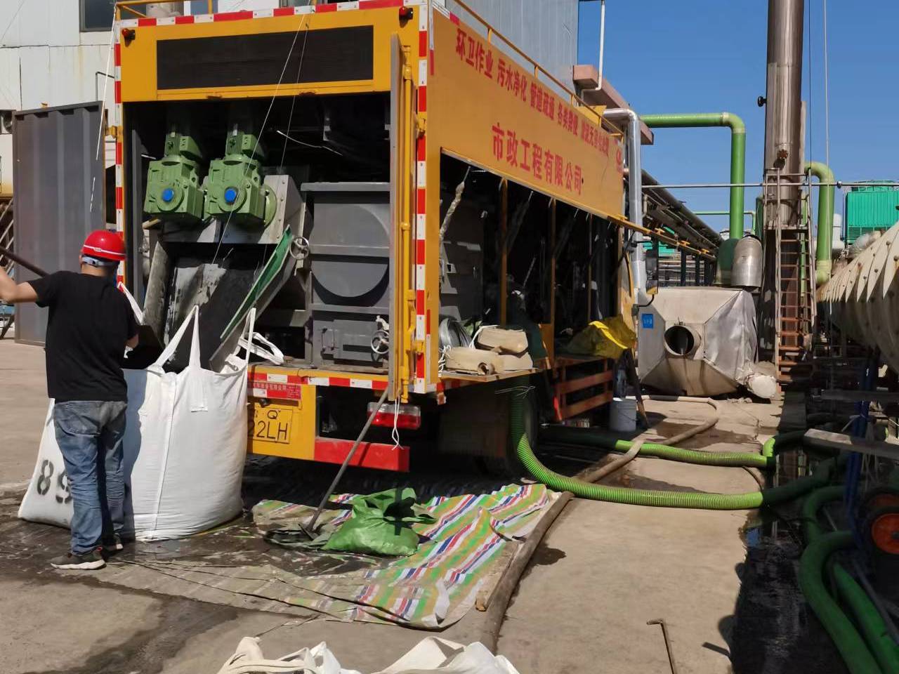 合江淤泥压干处理